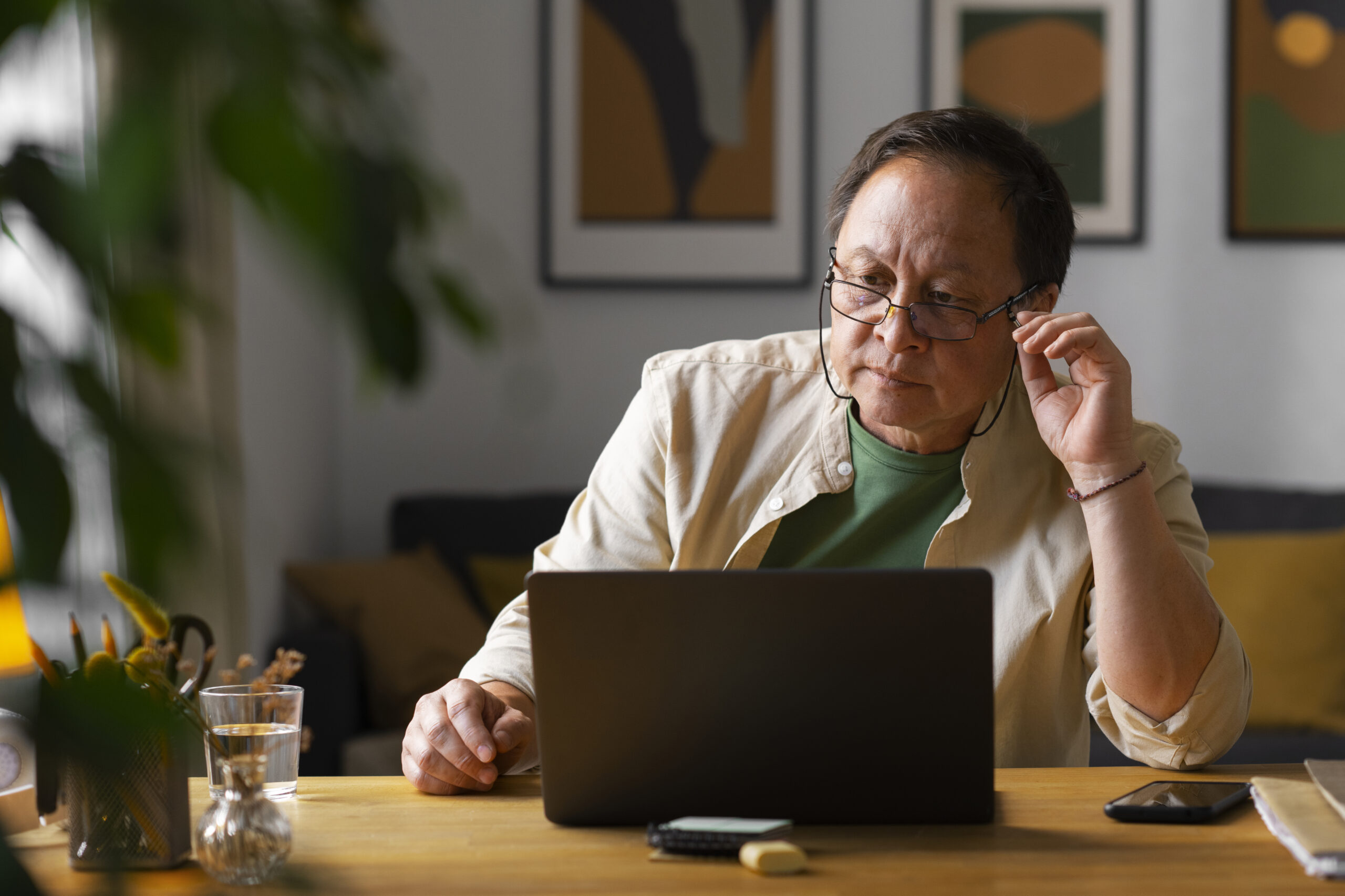 Understanding Why Seniors Are Living Paycheck to Paycheck and How Digital Marketing Can Secure Financial Freedom