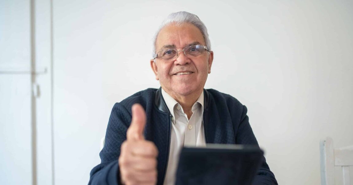 pexels-kampus-8439763 online income for seniors