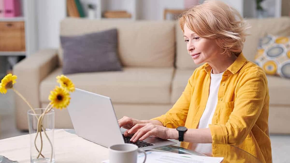 senior-laptop-c small business after retirement