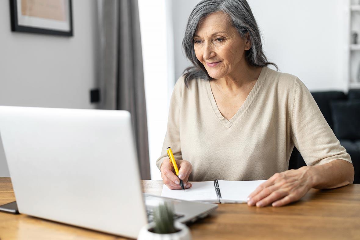 how to choose online business training